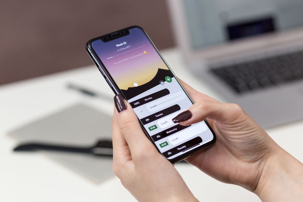 Application mobile iOS et Android utilisée sur smartphone